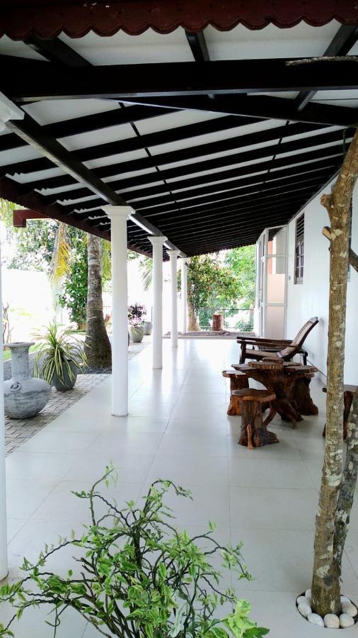 Villa Araliya Hikkaduwa Exteriör bild