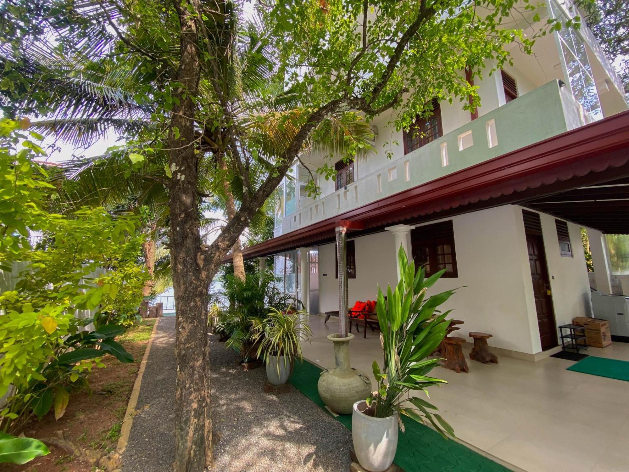 Villa Araliya Hikkaduwa Exteriör bild